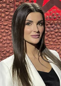 Ведущая