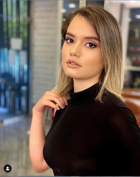 DoĂ„Ĺşa Ä‚â€“zÄ‚Ä˝m