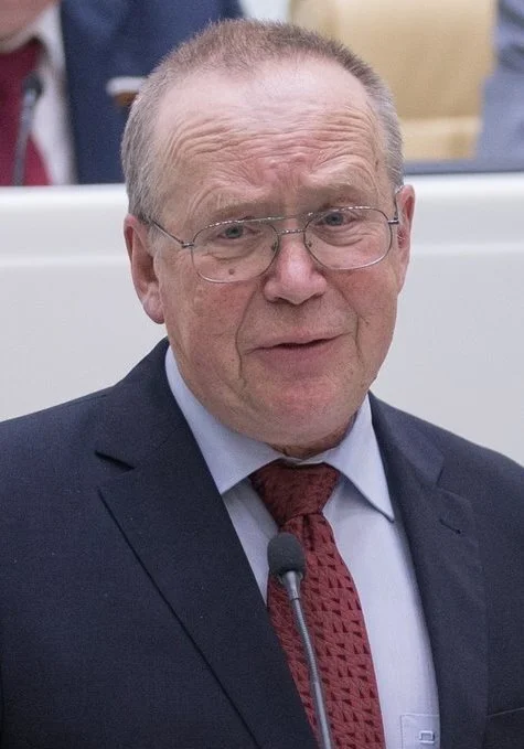Ведущий