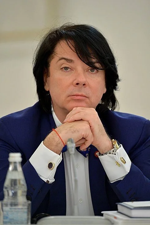 Ведущий