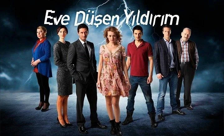 Eve Düşen Yıldırım