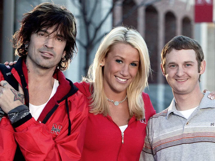 Tommy Lee Goes to College