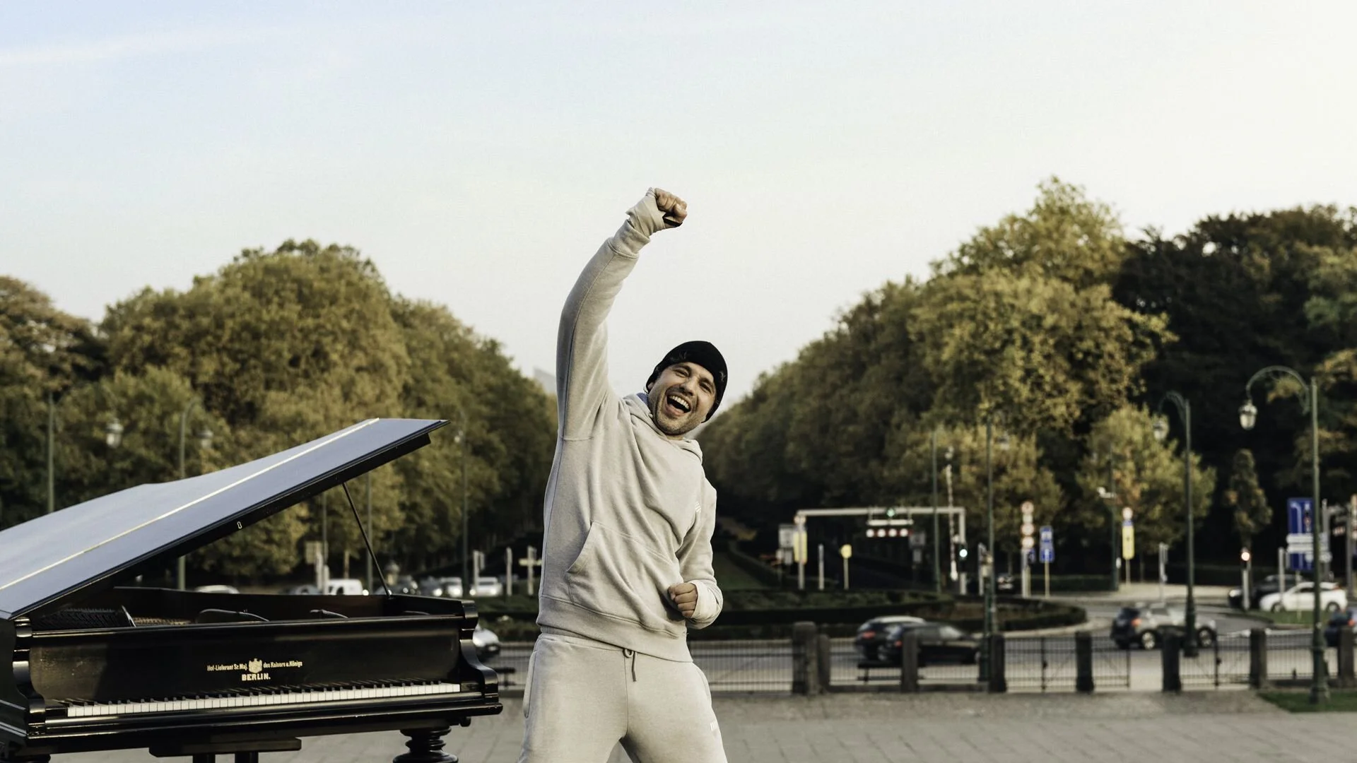 Thomas speelt het hard