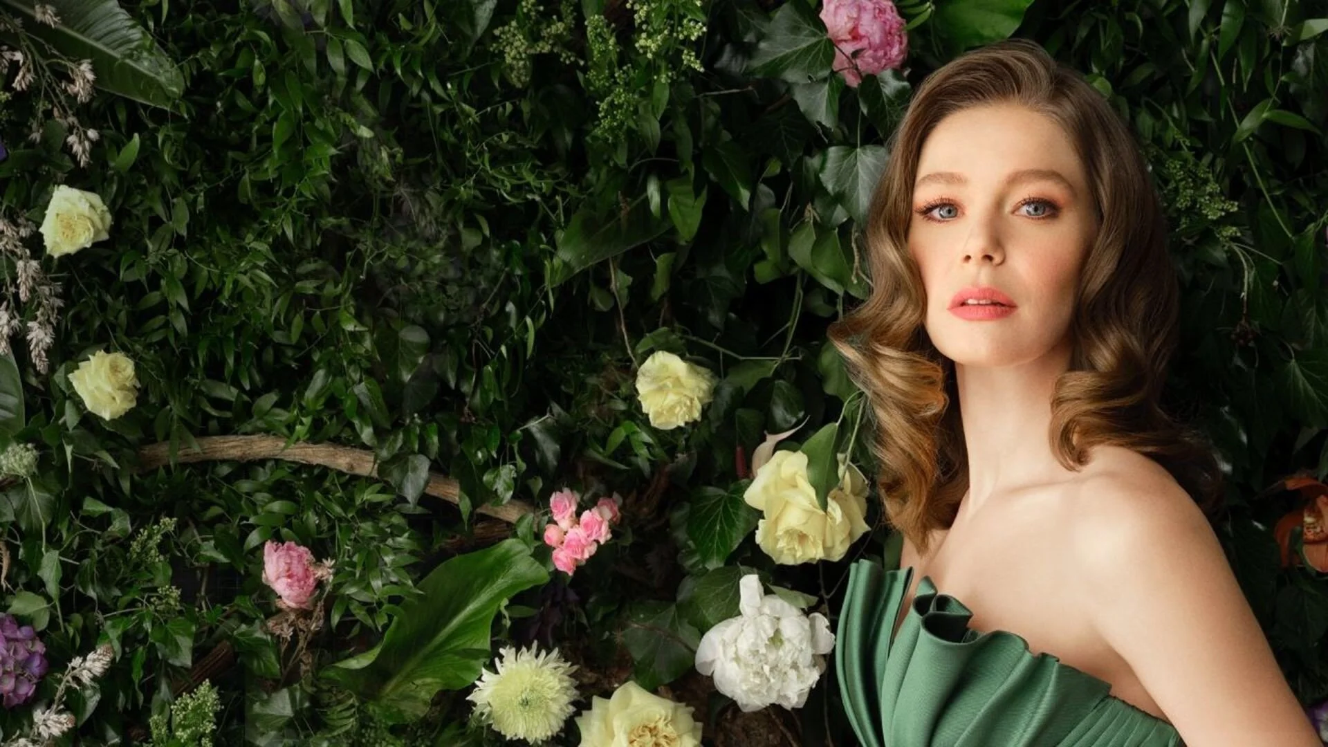 La chica tras el cristal